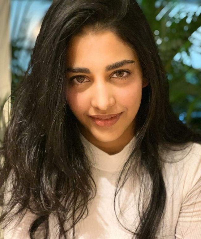 Daksha Nagarka Instagram Pictures